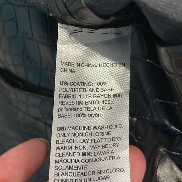 NEW Chicos Baggy Cropped Wide Leg Pants Embossed Faux Leather Sz 12 Black Womens - Picture 6 of 7